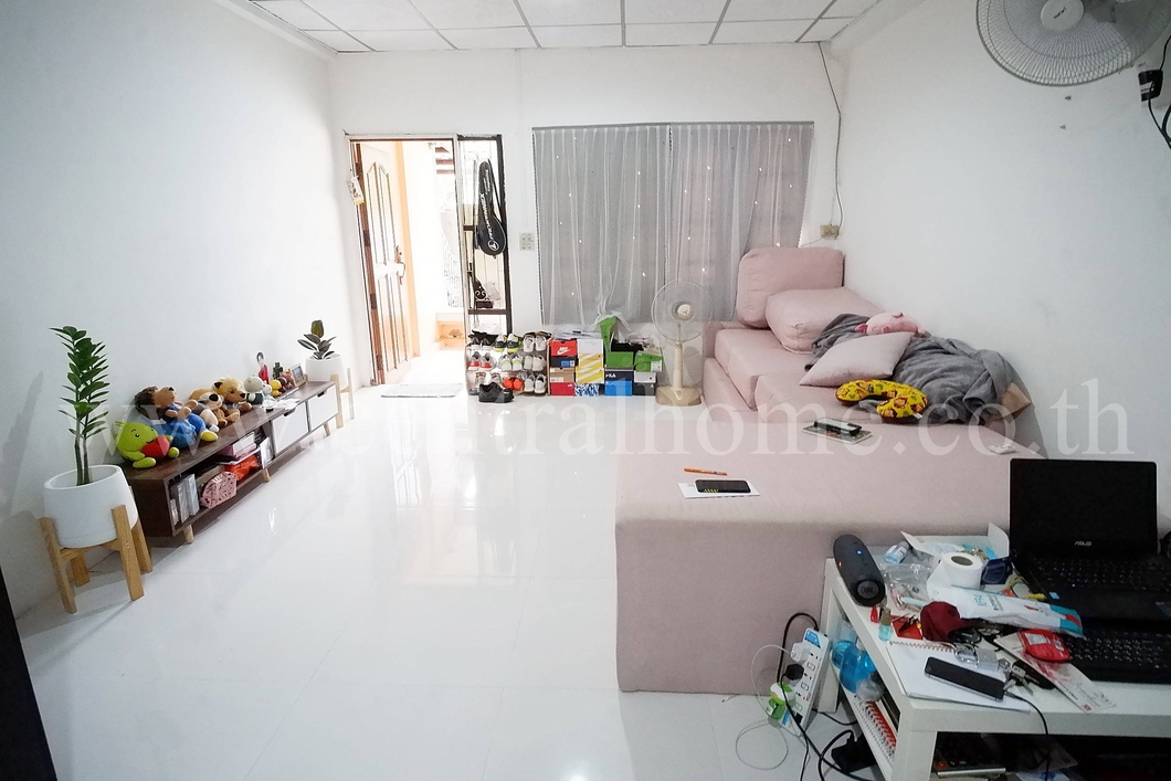 ทาวน์เฮ้าส์ บ้านสุขนที วิลล่า ซอย ลาดปลาเค้า 62 หลังริม