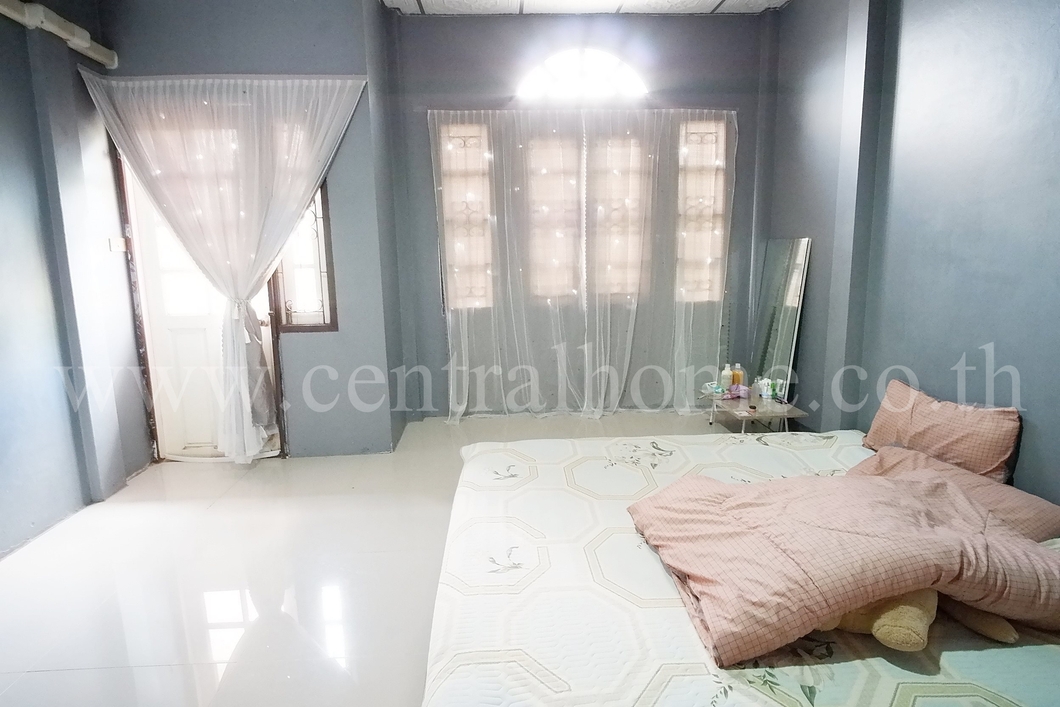 ทาวน์เฮ้าส์ บ้านสุขนที วิลล่า ซอย ลาดปลาเค้า 62 หลังริม