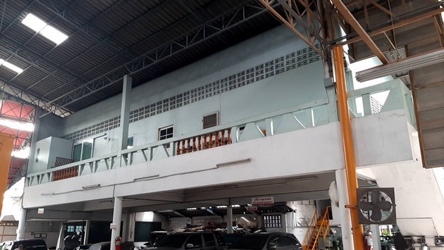 ขายอาคารพาณิชย์พร้อมที่ดินและสิ่งปลูกสร้าง ทำเลดี ติดถนนใหญ่  อำเภอเมืองนนทบุรี นนทบุรี 