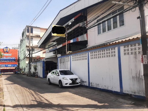 ขายอาคารพาณิชย์พร้อมที่ดินและสิ่งปลูกสร้าง ทำเลดี ติดถนนใหญ่  อำเภอเมืองนนทบุรี นนทบุรี 