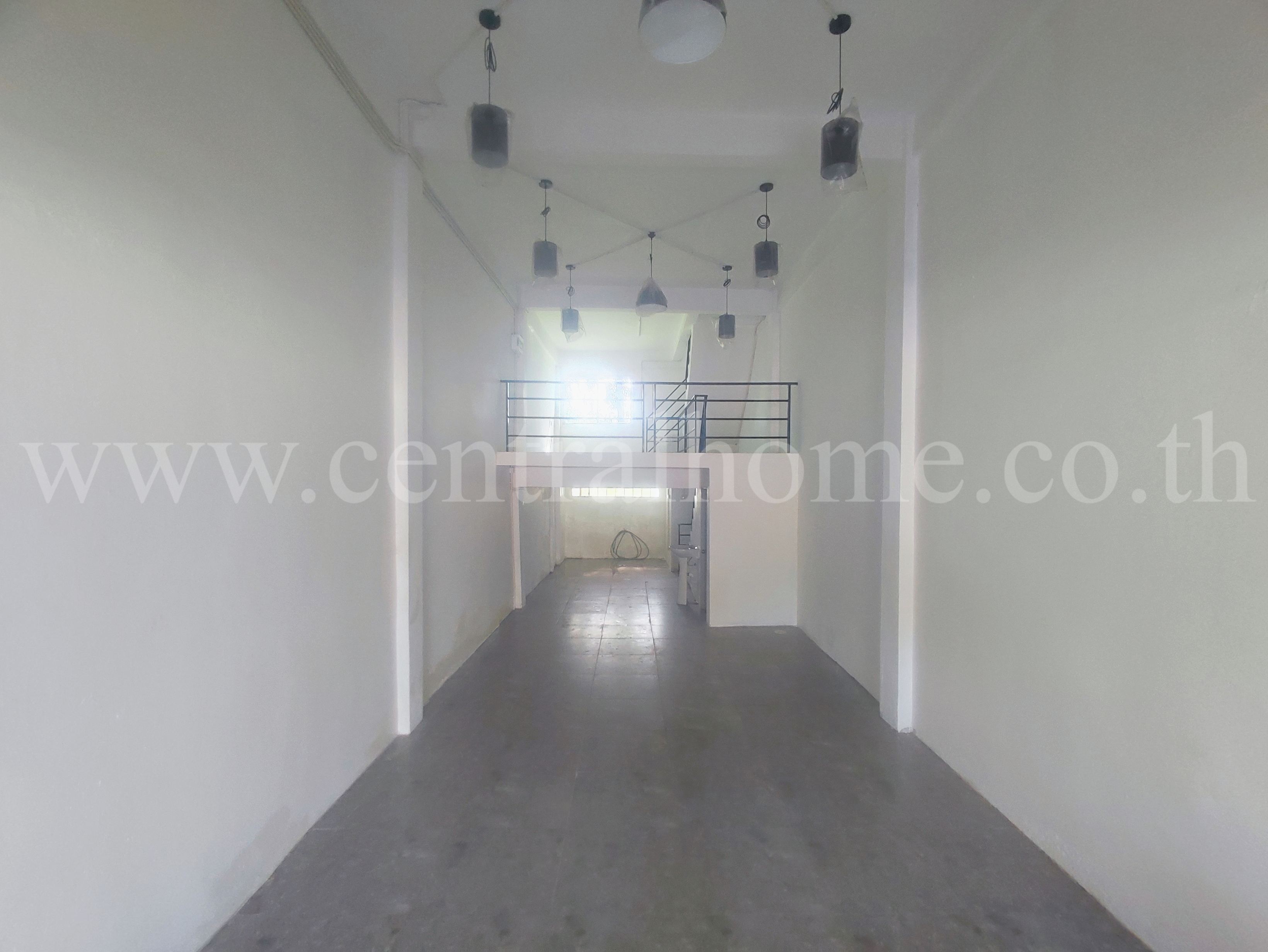 อาคารพาณิชย์ รีโนเวทใหม่ ติดสะพาน นวลฉวี ราคาถูก !!!