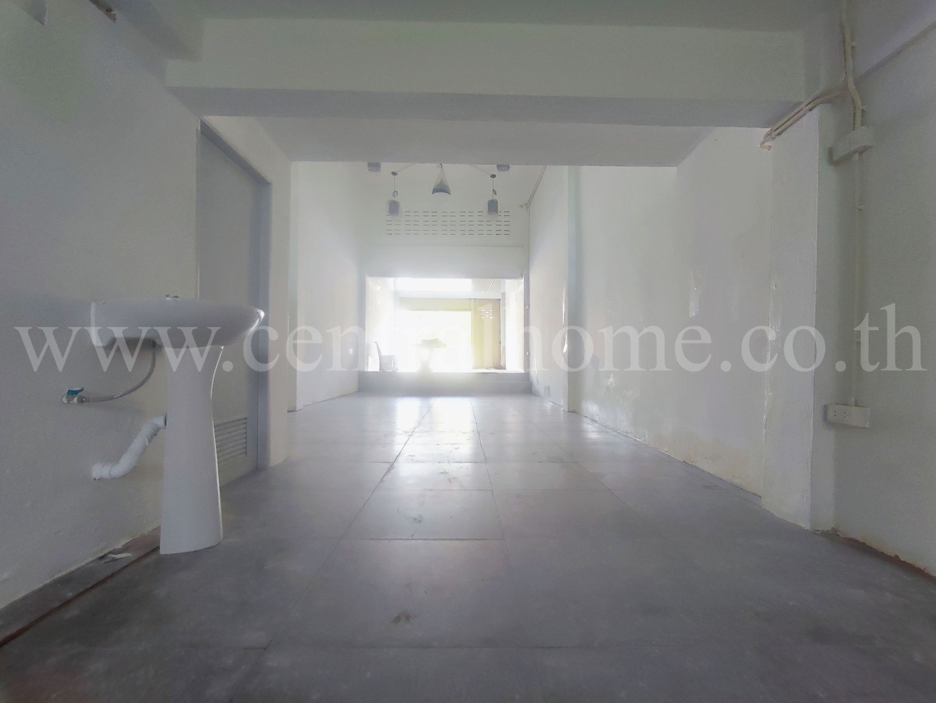 อาคารพาณิชย์ รีโนเวทใหม่ ติดสะพาน นวลฉวี ราคาถูก !!!