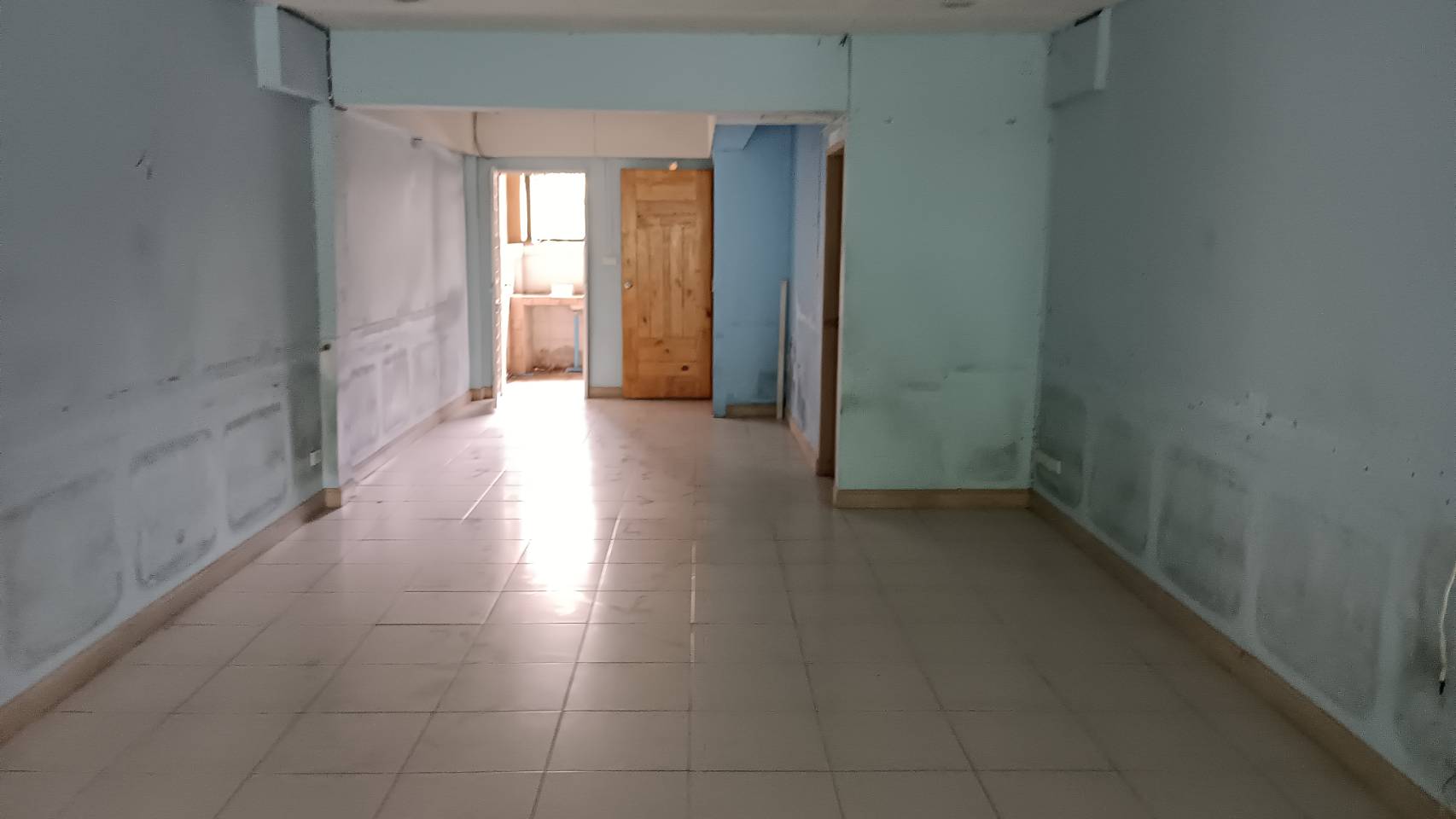 ขายอาคารพาณิชย์ 3.5 ชั้น หมู่บ้านกลอรี่เฮ้าส์ ใกล้ตลาดไท ซอยแมนอัตตั้น 