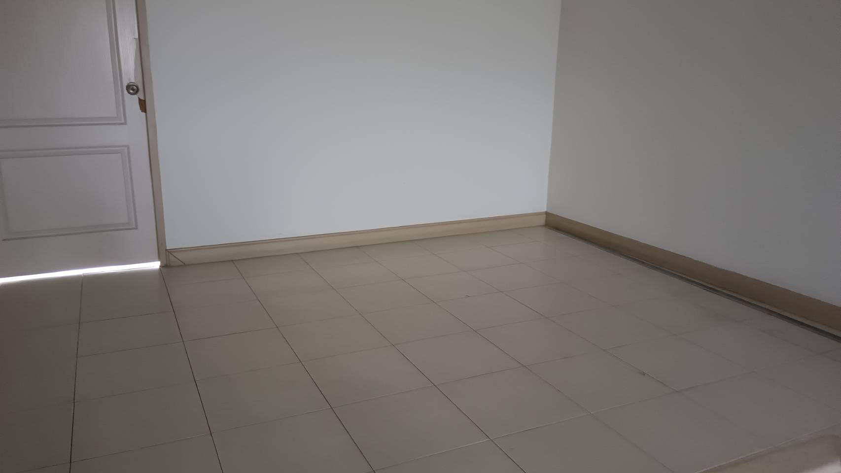 ขายอาคารพาณิชย์ 3.5 ชั้น หมู่บ้านกลอรี่เฮ้าส์ ใกล้ตลาดไท ซอยแมนอัตตั้น 