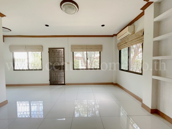 บ้านเดี่ยว ชมฟ้า-วรางกูล คลอง 2 หลังมุม