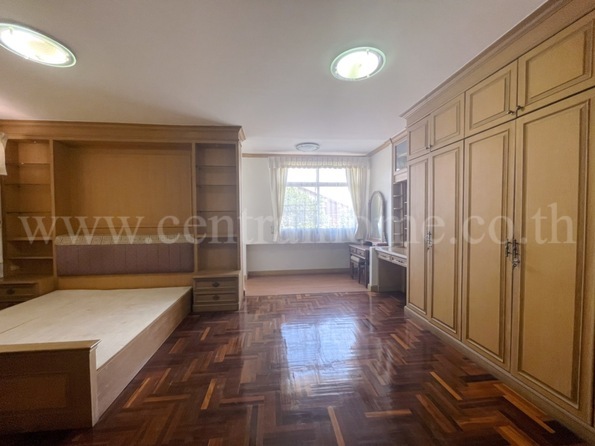 บ้านเดี่ยว ชมฟ้า-วรางกูล คลอง 2 หลังมุม
