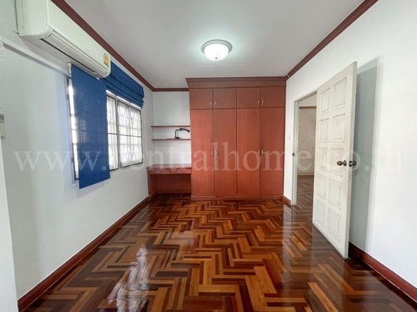บ้านเดี่ยว ชมฟ้า-วรางกูล คลอง 2 หลังมุม