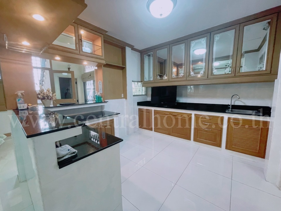 บ้านเดี่ยว ชมฟ้า-วรางกูล คลอง 2 หลังมุม