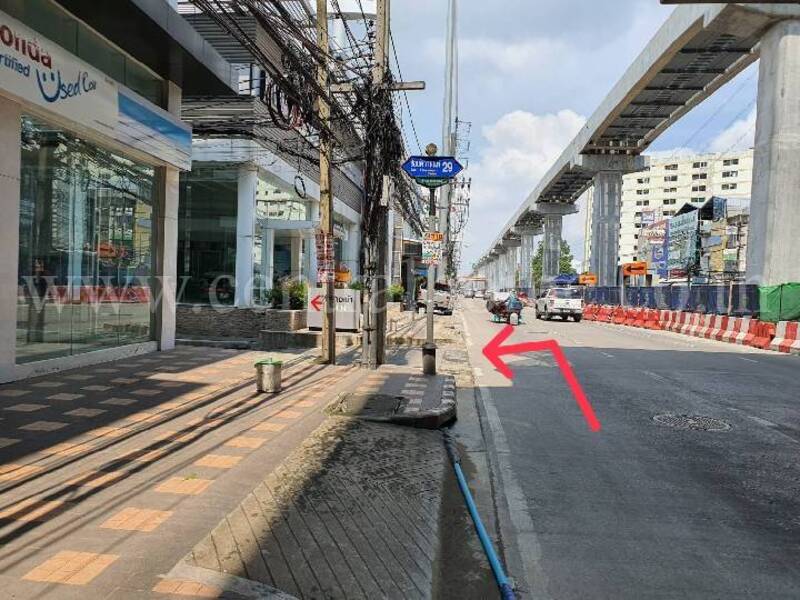 อาคารพานิชย์ 4.5 ชั้น ทำเลธุรกิจ ถนนติวานนท์ ติดรถไฟฟ้า !