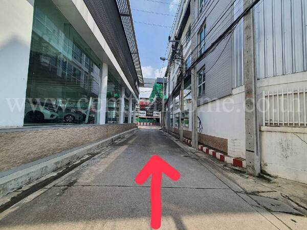 อาคารพานิชย์ 4.5 ชั้น ทำเลธุรกิจ ถนนติวานนท์ ติดรถไฟฟ้า !