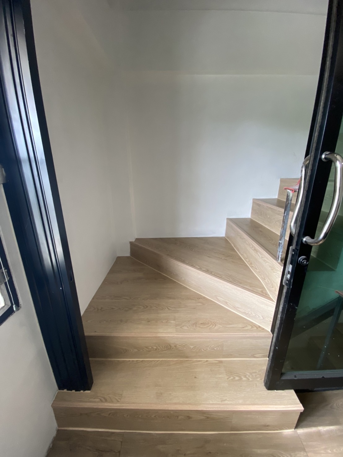 ขายด่วน อาคารพาณิชย์พร้อมผู้เช่า ทำเลดี ใกล้เทศบาลใหม่ อำเภอเมือง นครปฐม