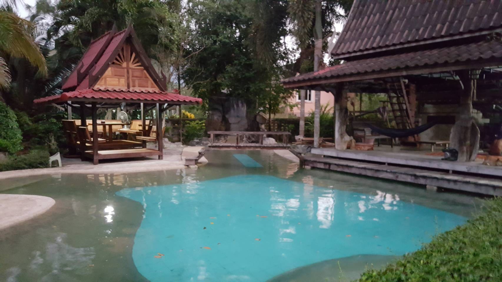 ขายบ้านเดี่ยวพร้อมสิ่งปลูกสร้างอื่นๆ ร่มรื่นแบบธรรมชาติ ใกล้บิ๊กซี อ.เมือง จ.ระนอง