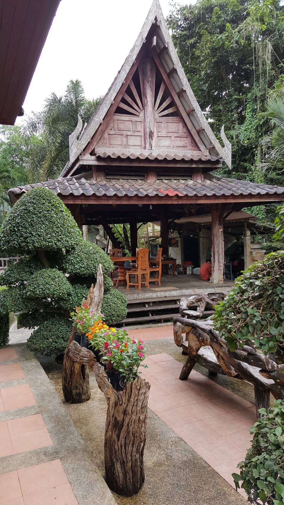 ขายบ้านเดี่ยวพร้อมสิ่งปลูกสร้างอื่นๆ ร่มรื่นแบบธรรมชาติ ใกล้บิ๊กซี อ.เมือง จ.ระนอง