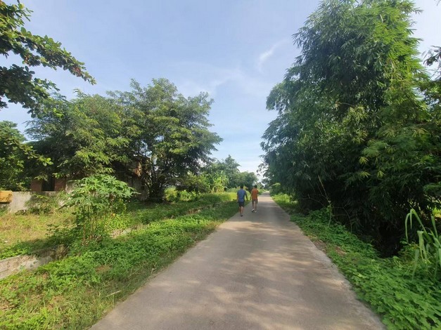 ขายด่วนที่ดินติดถนนใหญ่ (107) เชียงใหม่-ฝาง พร้อมบ้านสไตล์ยุโรปและโกดัง 