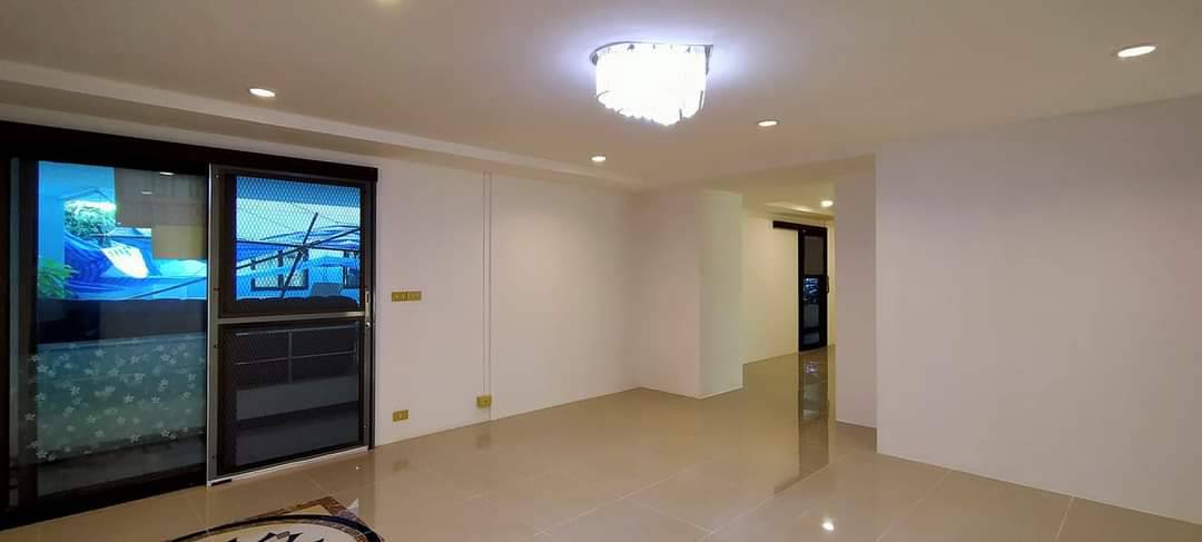 ขายห้องชุด อาคารกรีนเพลส ห้องสวย ห้องกว้าง เข้าอยู่ได้เลย บางนา กรุงเทพฯ 
