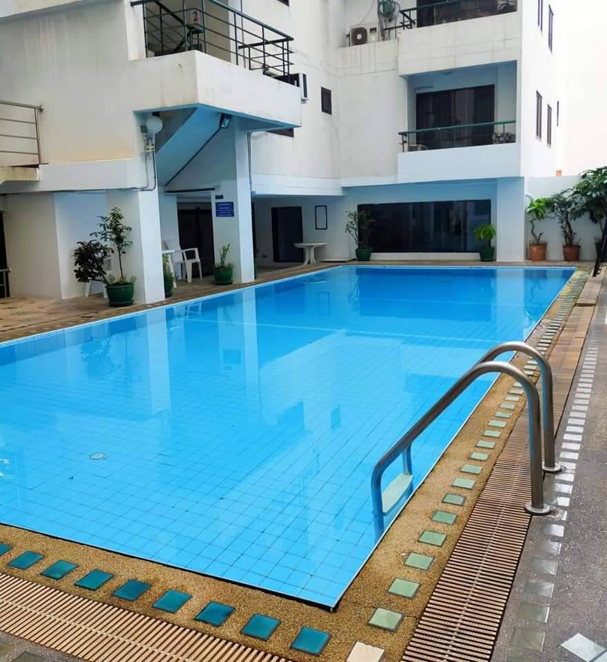 ขายห้องชุด อาคารกรีนเพลส ห้องสวย ห้องกว้าง เข้าอยู่ได้เลย บางนา กรุงเทพฯ 