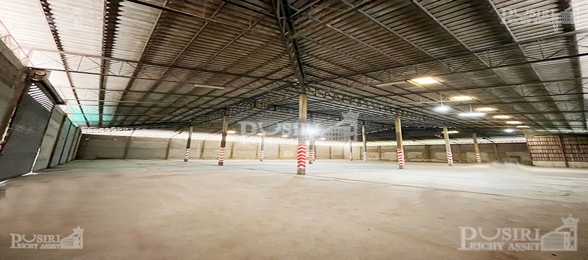 แค่ 45 บาท/ตร.ม. กับโกดังให้เช่านครปฐม 2,000 ตร.ม. ใกล้ ถ. เพชรเกษมเพียง 900 ม. เก็บของได้มากพื้นรับ 3 ตัน เทรลเลอร์เข้าได้+จอดรถยนต์ได้นับ10คัน -kk5418s