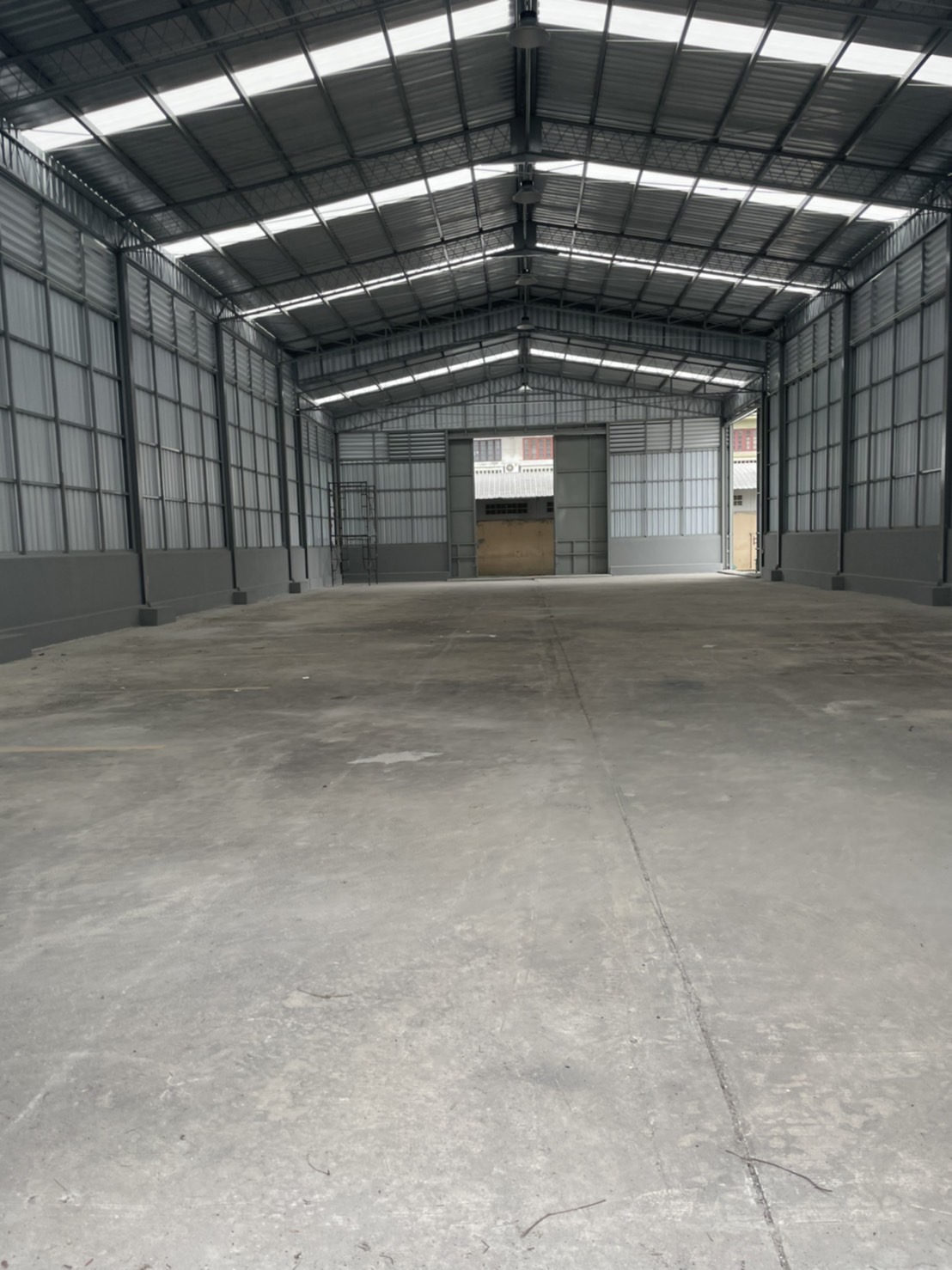 ให้เช่าโกดัง เนื้อที่ 1 ไร่ สร้างใหม่ ใกล้เซียร์รังสิต ที่จอดรถ 25-30 คัน โกดัง ให้เช่า ฿120,000/ด.