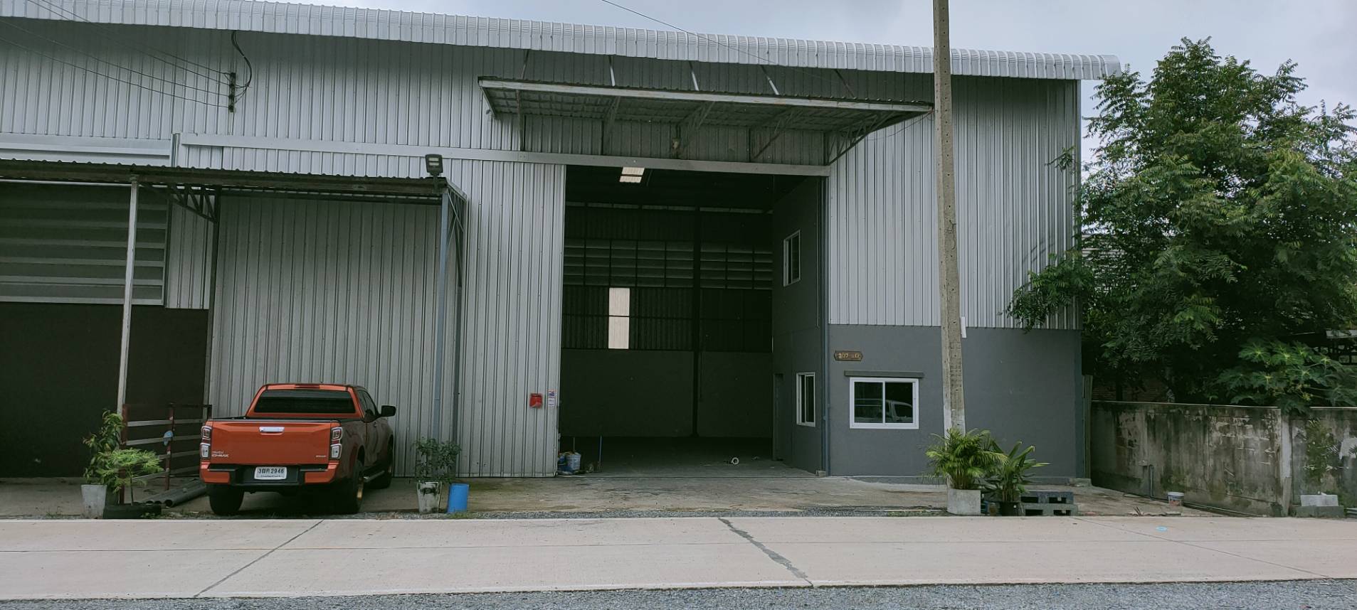 ให้เช่าโกดัง ลำลูกกาคลอง7 พื้นที่ใช้สอย 300 ตรม.มี ออฟฟิศ 2 ชั้น โกดัง ให้เช่า ฿30,000/ด. 