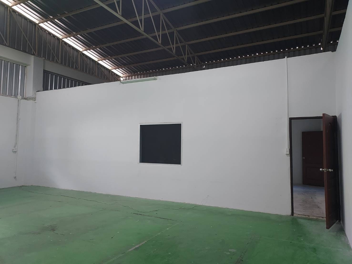 ให้เช่าโกดัง บางนา-ตราด กม.16 ตั้งแต่ 100-600 ตรม. พร้อมออฟฟิศและสำนักงาน โกดัง ให้เช่า ฿96,000/ด.