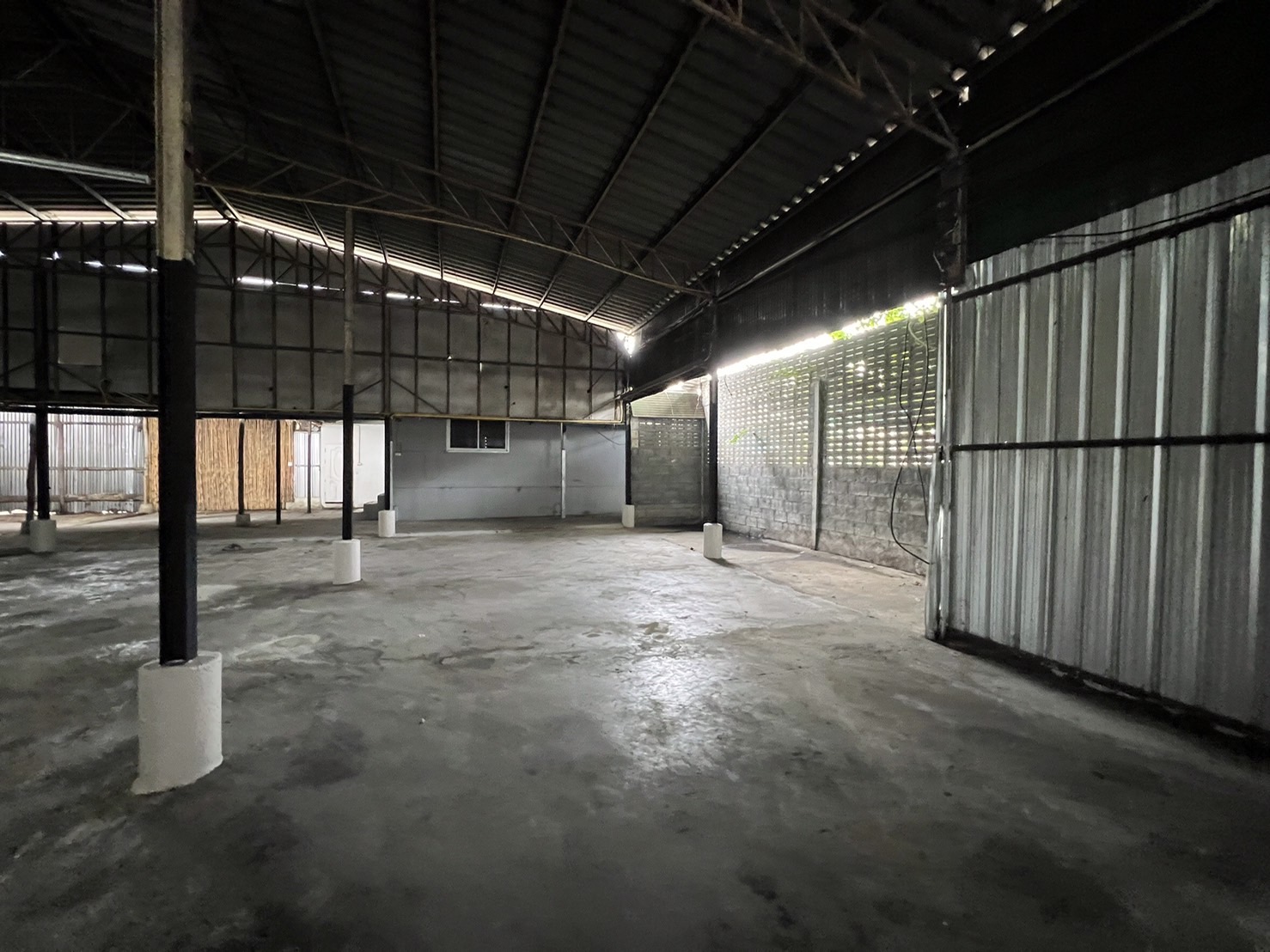 ให้เช่า โกดังเนื้อที่ 1 ไร่ อำเภอศาลายา จังหวัดนครปฐม สภาพดีพร้อมใช้งาน โกดัง ให้เช่า ฿45,000/ด.