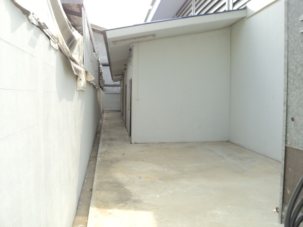 ขาย-ให้เช่า โรงงาน/โกดัง ถนนลำลูกกา คลอง 3 เนื้อที่ 600 ตรว. มี 2 โกดังในพื้นที่ รวมพื้นที่ใช้สอยทั้งหมด 2,400 ตรม. โรงงาน ให้เช่า ฿180,000/ด.