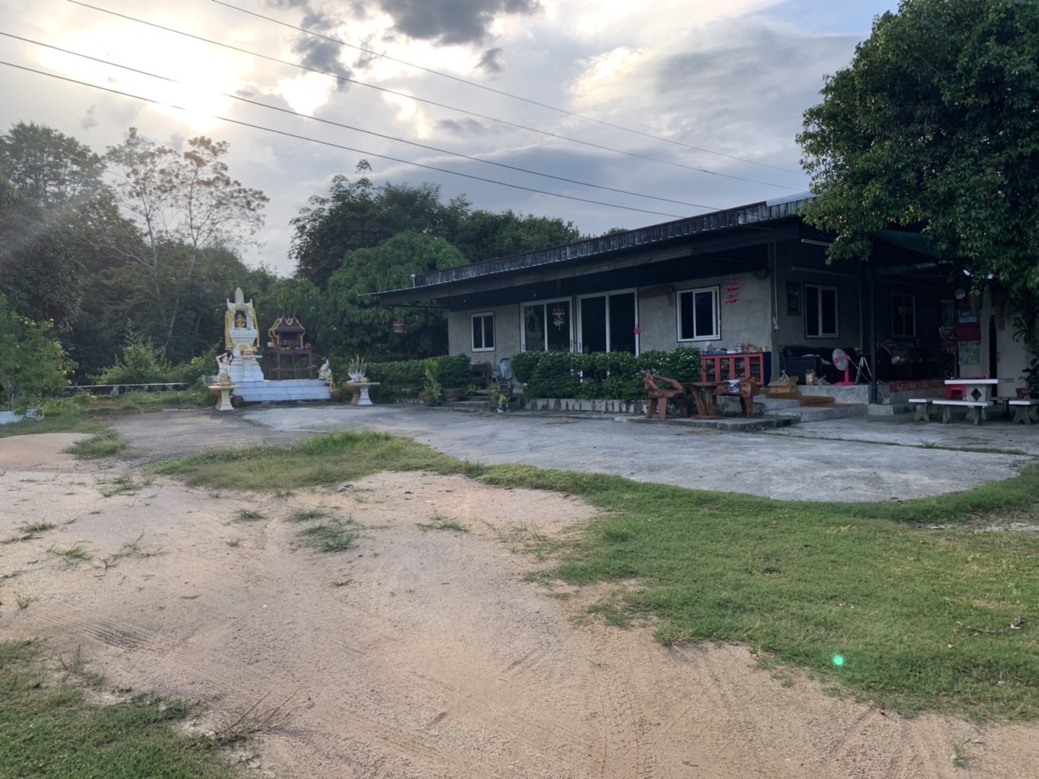 ขายโกดัง เนื้อที่ 6 ไร่ 61 ตรว. ที่ดินหน้ากว้าง 112 เมตร สามารถขอ รง.4 ได้ อยู่ ตำบลหนองละรอก อำเภอบ้านค่าย จังหวัดระยอง โรงงาน ขาย ฿20,000,000