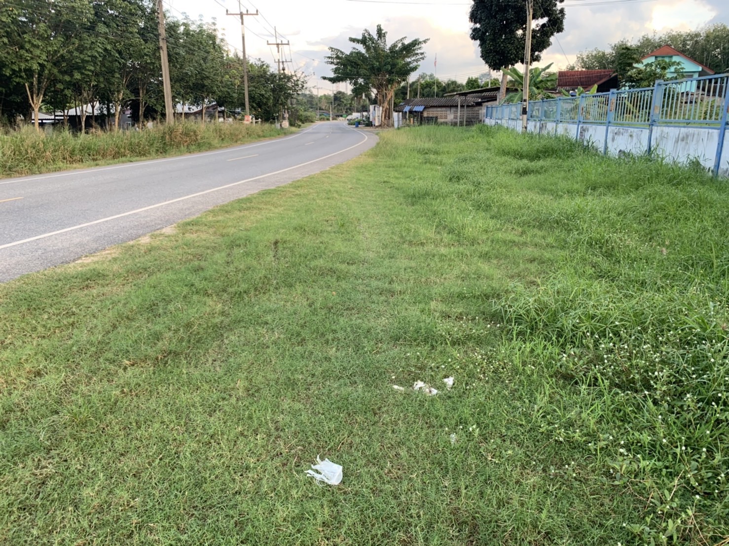 ขายโกดัง เนื้อที่ 6 ไร่ 61 ตรว. ที่ดินหน้ากว้าง 112 เมตร สามารถขอ รง.4 ได้ อยู่ ตำบลหนองละรอก อำเภอบ้านค่าย จังหวัดระยอง โรงงาน ขาย ฿20,000,000