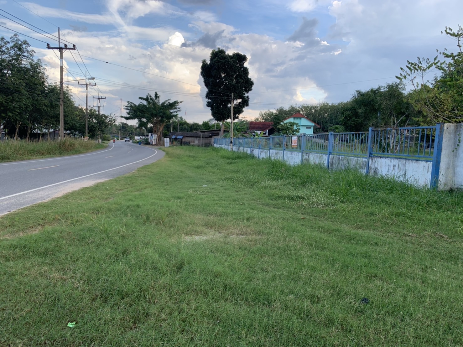 ขายโกดัง เนื้อที่ 6 ไร่ 61 ตรว. ที่ดินหน้ากว้าง 112 เมตร สามารถขอ รง.4 ได้ อยู่ ตำบลหนองละรอก อำเภอบ้านค่าย จังหวัดระยอง โรงงาน ขาย ฿20,000,000