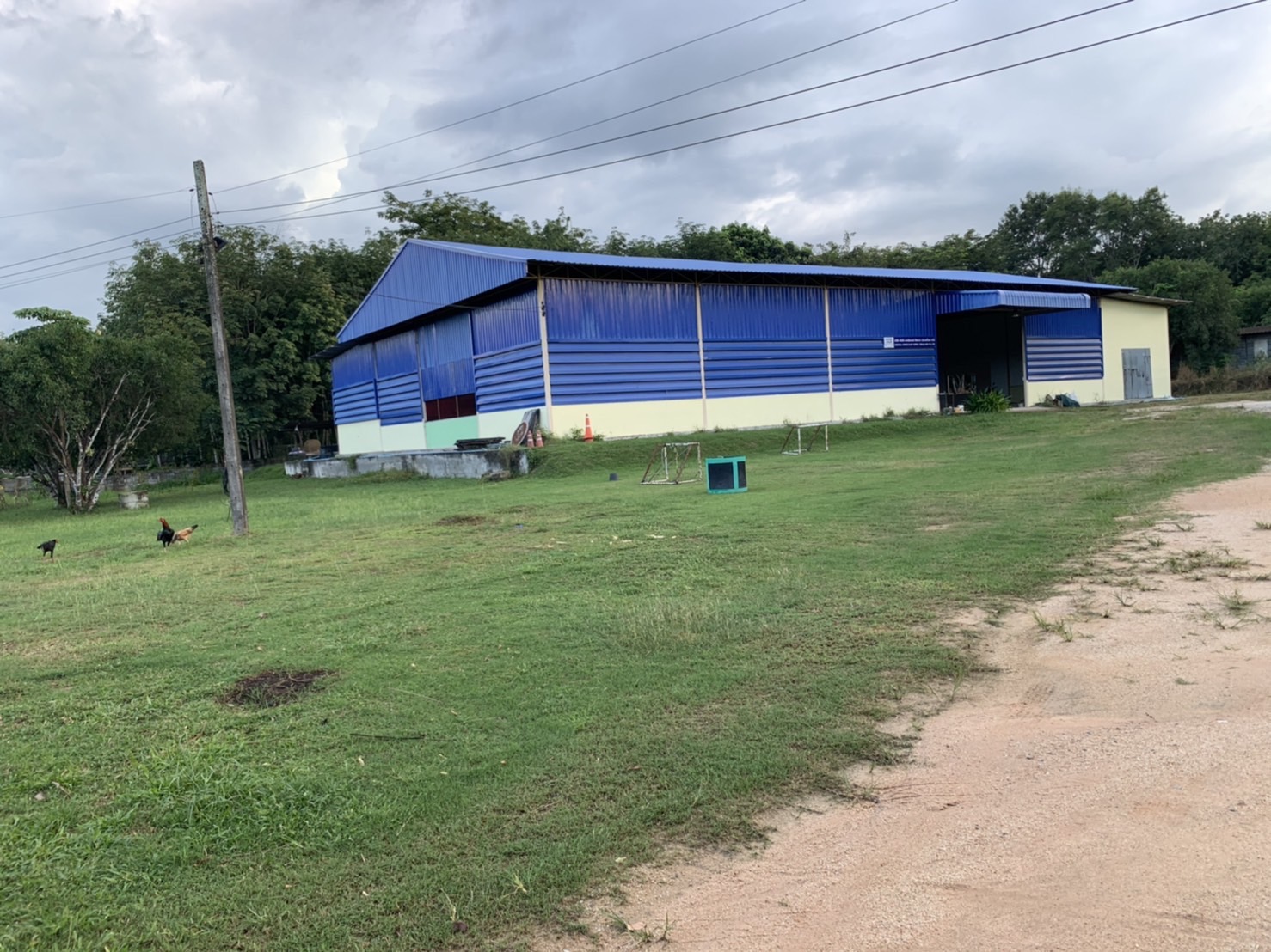 ขายโกดัง เนื้อที่ 6 ไร่ 61 ตรว. ที่ดินหน้ากว้าง 112 เมตร สามารถขอ รง.4 ได้ อยู่ ตำบลหนองละรอก อำเภอบ้านค่าย จังหวัดระยอง โรงงาน ขาย ฿20,000,000