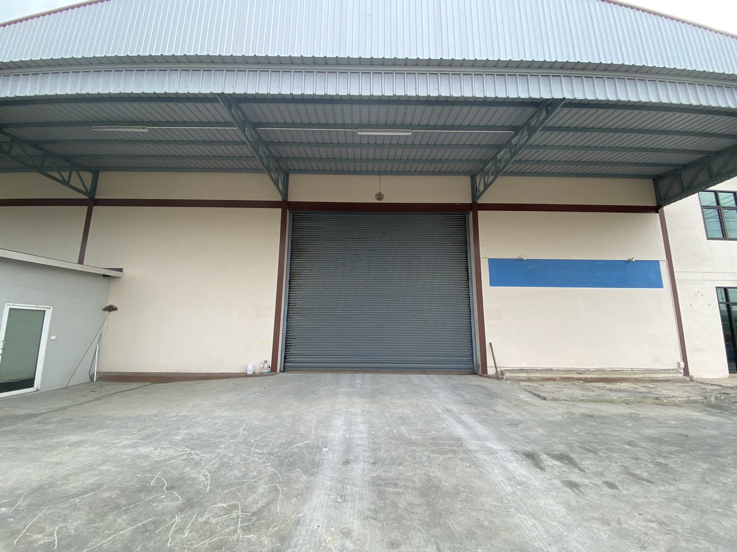 ให้เช่า โกดัง คลังสินค้า 2,400 ตรม. อยู่ในโครงการจงศิริปาร์คแลนด์ ซอยคลองอาเสี่ย ถนนเทพรักษ์ กม11 ตำบลคลองขุดบางตำหรุ อำเภอบางพลี จังหวัดสมุทรปราการ โรงงาน ให้เช่า ฿200,000/ด.