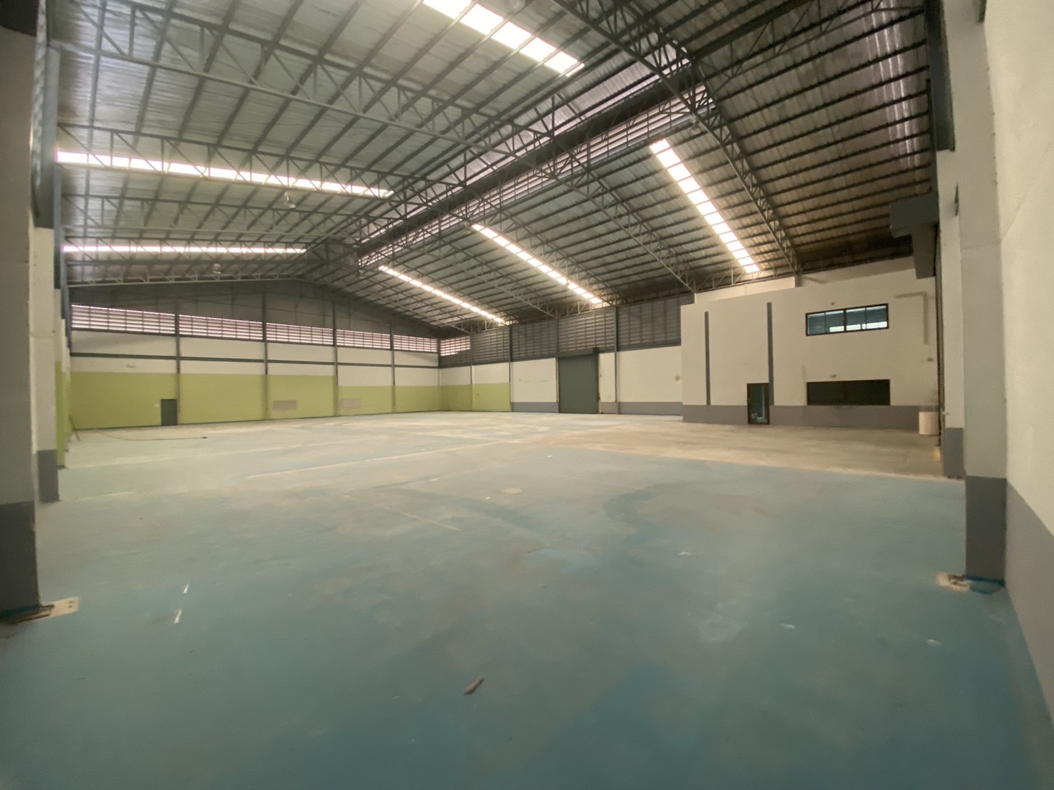 ให้เช่า โกดัง คลังสินค้า 2,400 ตรม. อยู่ในโครงการจงศิริปาร์คแลนด์ ซอยคลองอาเสี่ย ถนนเทพรักษ์ กม11 ตำบลคลองขุดบางตำหรุ อำเภอบางพลี จังหวัดสมุทรปราการ โรงงาน ให้เช่า ฿200,000/ด.