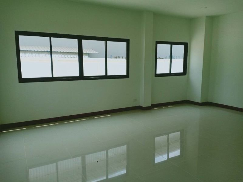 ให้เช่า โกดัง/โรงงาน ถนนลำลูกกา คลอง 7 เนื้อที่ 240 ตรว.พร้อมสำนักงาน 3 ชั้น โรงงาน ให้เช่า ฿70,000/ด.