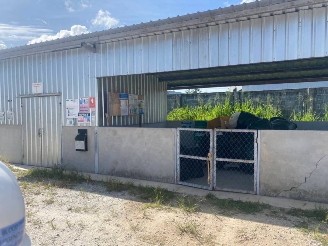 ขายโกดังพร้อมที่ดิน อยู่ปากทางเข้านิคมเอเซีย จังหวัดระยอง เนื้ิอที่ 18-2-29 ไร่ อยู่ใกล้นิคมเอเซีย เหมาะสร่างโกดัง และ โรงงาน ซื้อเฉพาะที่ดินก็คุ้มแล้ว แถม โกดังให้ 2 หลัง พื้นที่ใช้สอยทั้งหมด 4,000 ตรม. ที่ดิน ขาย ฿83,576,250