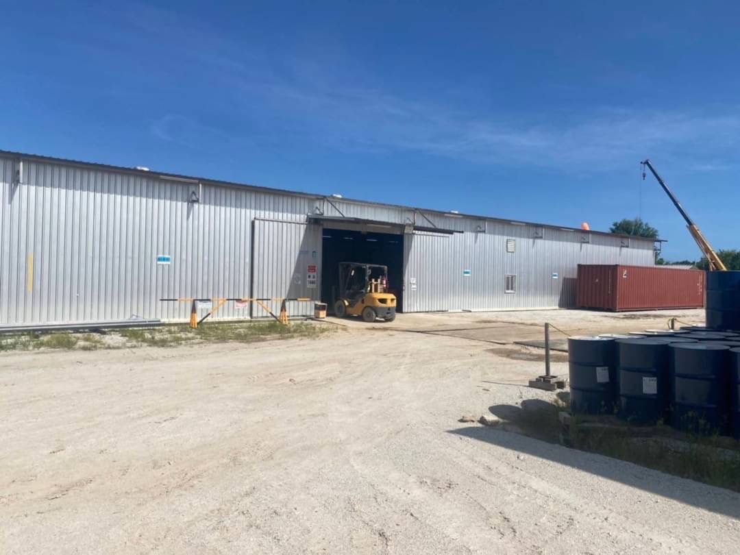 ขายโกดังพร้อมที่ดิน อยู่ปากทางเข้านิคมเอเซีย จังหวัดระยอง เนื้ิอที่ 18-2-29 ไร่ อยู่ใกล้นิคมเอเซีย เหมาะสร่างโกดัง และ โรงงาน ซื้อเฉพาะที่ดินก็คุ้มแล้ว แถม โกดังให้ 2 หลัง พื้นที่ใช้สอยทั้งหมด 4,000 ตรม. ที่ดิน ขาย ฿83,576,250