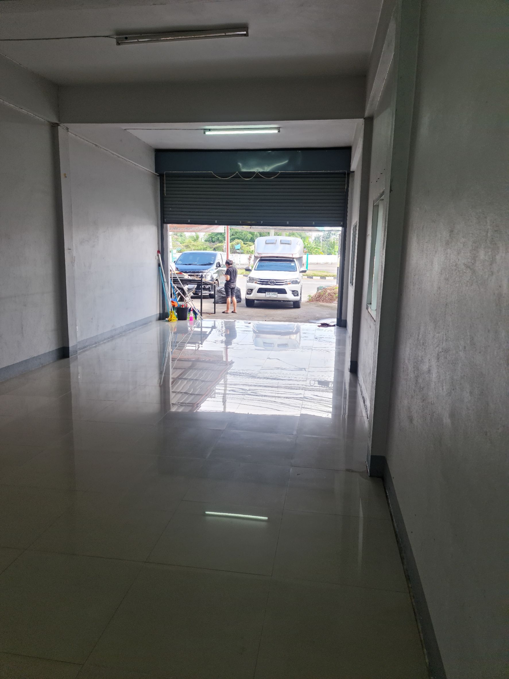 ขาย อาคารพาณิชย์  ขนาด 24 ตรว.  อยู่ถนน เส้นเชียงใหม่-ดอยสะเก็ด (เจ้าของขายเอง)