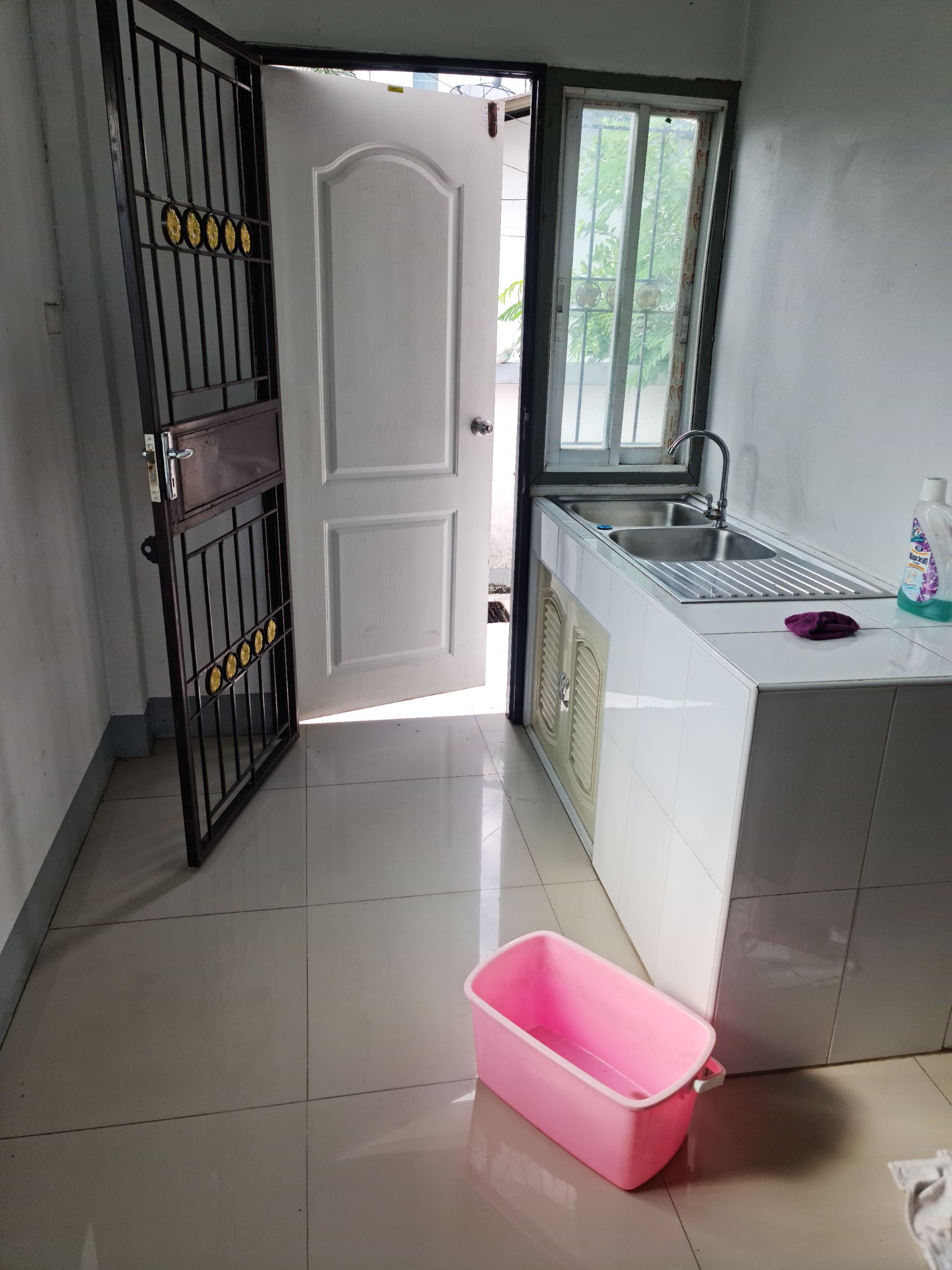 ขาย อาคารพาณิชย์  ขนาด 24 ตรว.  อยู่ถนน เส้นเชียงใหม่-ดอยสะเก็ด (เจ้าของขายเอง)