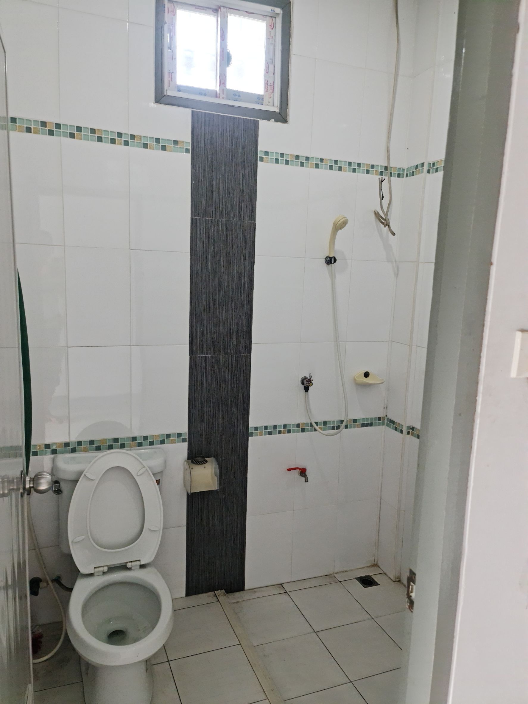 ขาย อาคารพาณิชย์  ขนาด 24 ตรว.  อยู่ถนน เส้นเชียงใหม่-ดอยสะเก็ด (เจ้าของขายเอง)