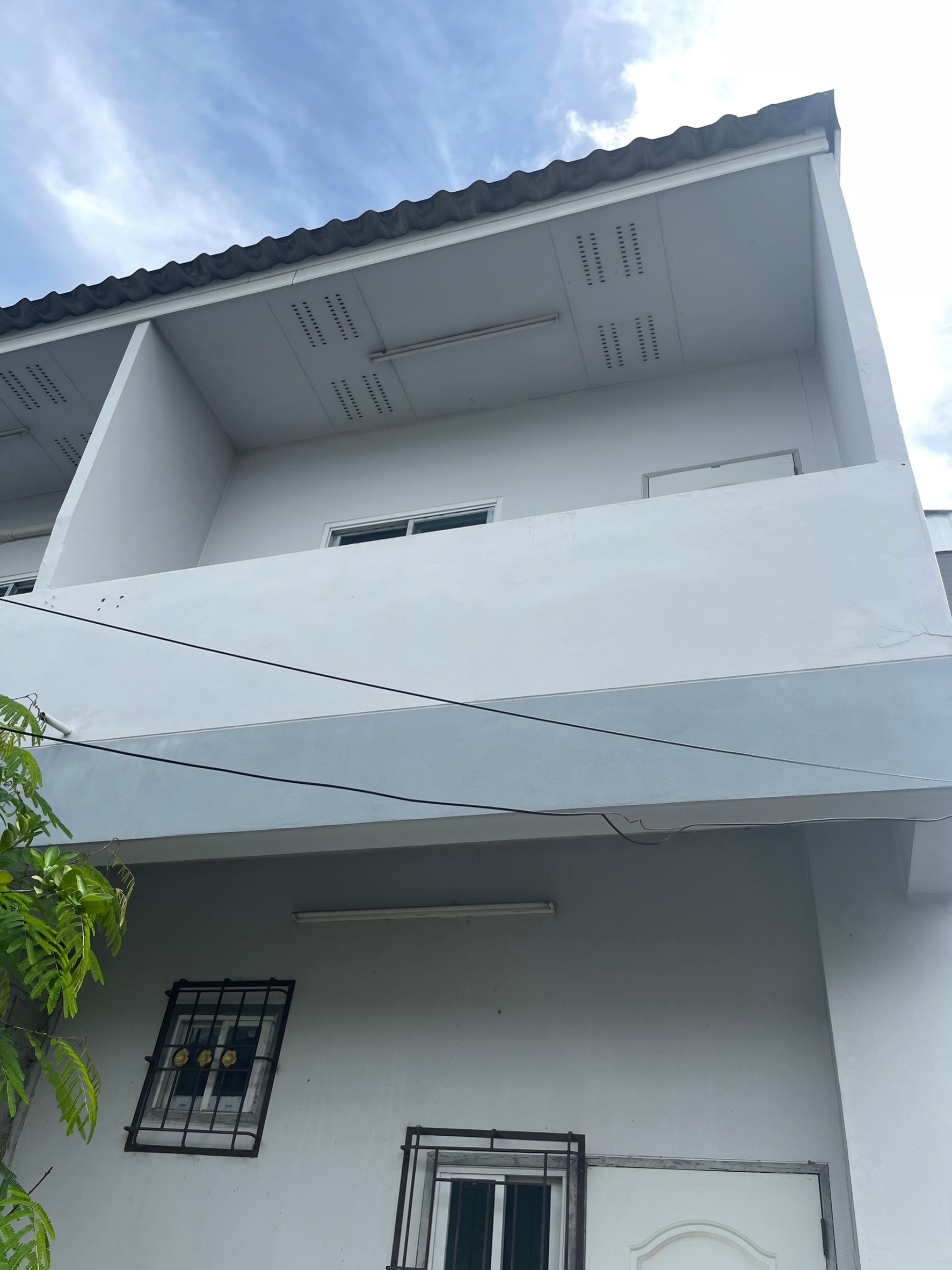 ขาย อาคารพาณิชย์  ขนาด 24 ตรว.  อยู่ถนน เส้นเชียงใหม่-ดอยสะเก็ด (เจ้าของขายเอง)