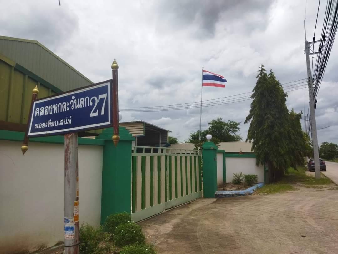 ให้เช่าโกดังปากซอย คลองหกตะวันตก27 ขนาดที่ดิน600ตรว. เฉพาะพื้นที่โกดังและด้านข้างโกดัง เนื้อที่1,033ตรม. (ไม่รวมสโตร์ ออฟฟิศและจุดอื่นๆ)