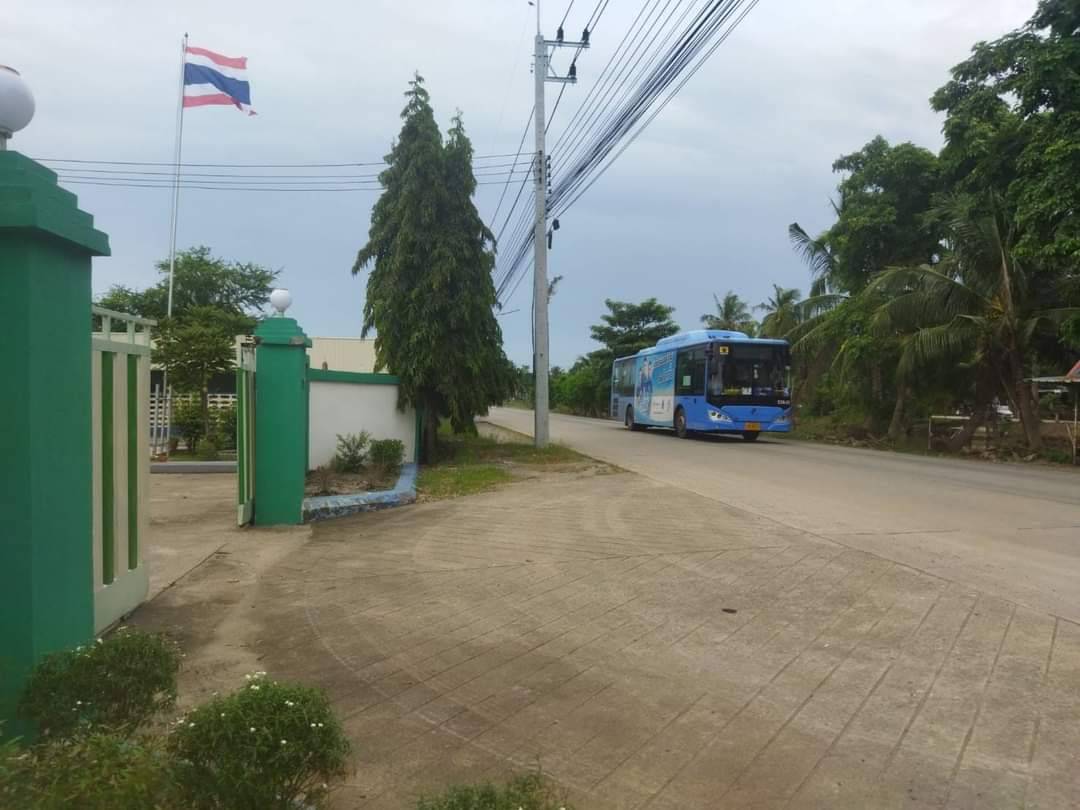 ให้เช่าโกดังปากซอย คลองหกตะวันตก27 ขนาดที่ดิน600ตรว. เฉพาะพื้นที่โกดังและด้านข้างโกดัง เนื้อที่1,033ตรม. (ไม่รวมสโตร์ ออฟฟิศและจุดอื่นๆ)