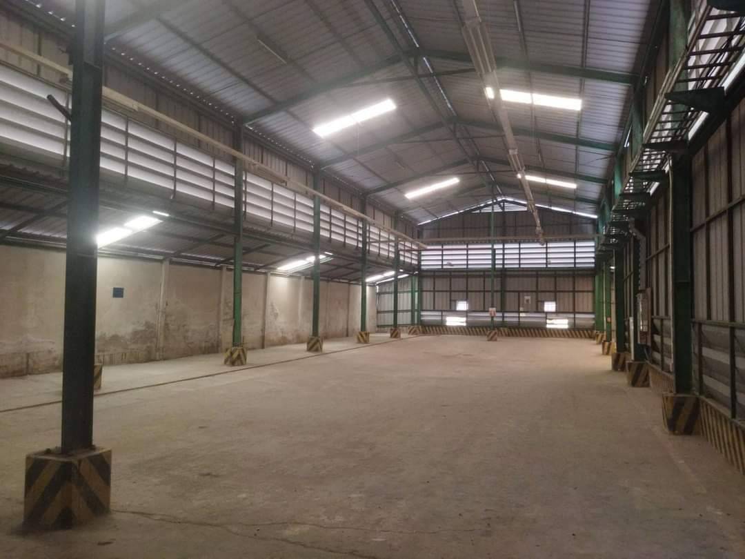 ให้เช่าโกดังปากซอย คลองหกตะวันตก27 ขนาดที่ดิน600ตรว. เฉพาะพื้นที่โกดังและด้านข้างโกดัง เนื้อที่1,033ตรม. (ไม่รวมสโตร์ ออฟฟิศและจุดอื่นๆ)