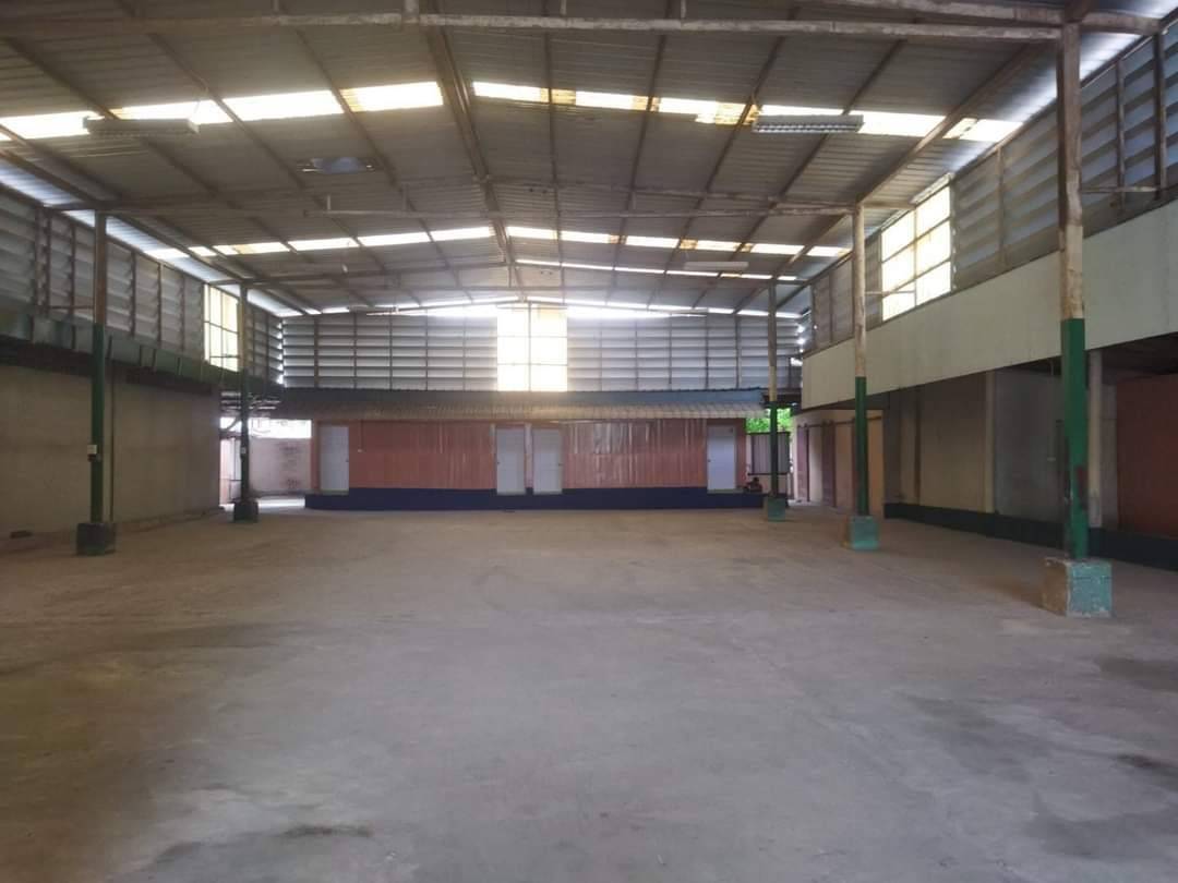 ให้เช่าโกดังปากซอย คลองหกตะวันตก27 ขนาดที่ดิน600ตรว. เฉพาะพื้นที่โกดังและด้านข้างโกดัง เนื้อที่1,033ตรม. (ไม่รวมสโตร์ ออฟฟิศและจุดอื่นๆ)