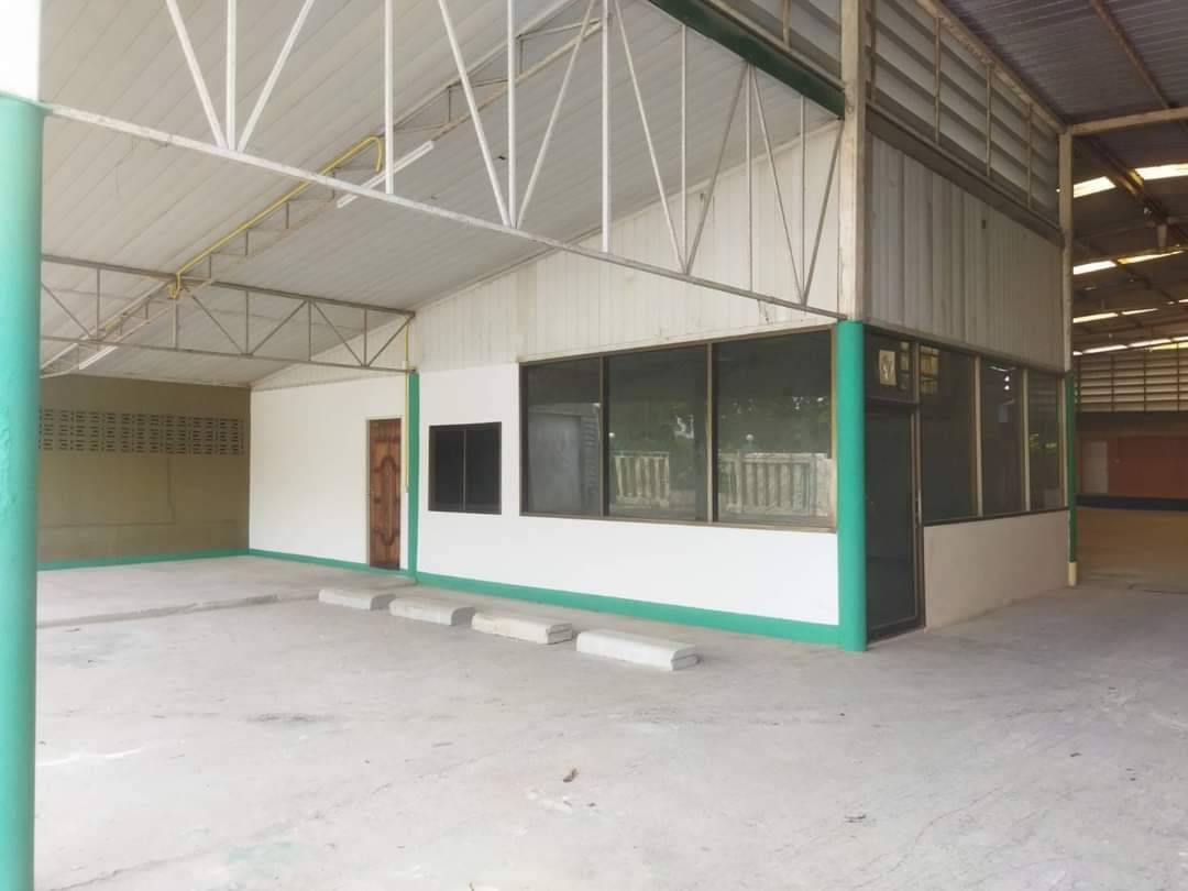 ให้เช่าโกดังปากซอย คลองหกตะวันตก27 ขนาดที่ดิน600ตรว. เฉพาะพื้นที่โกดังและด้านข้างโกดัง เนื้อที่1,033ตรม. (ไม่รวมสโตร์ ออฟฟิศและจุดอื่นๆ)