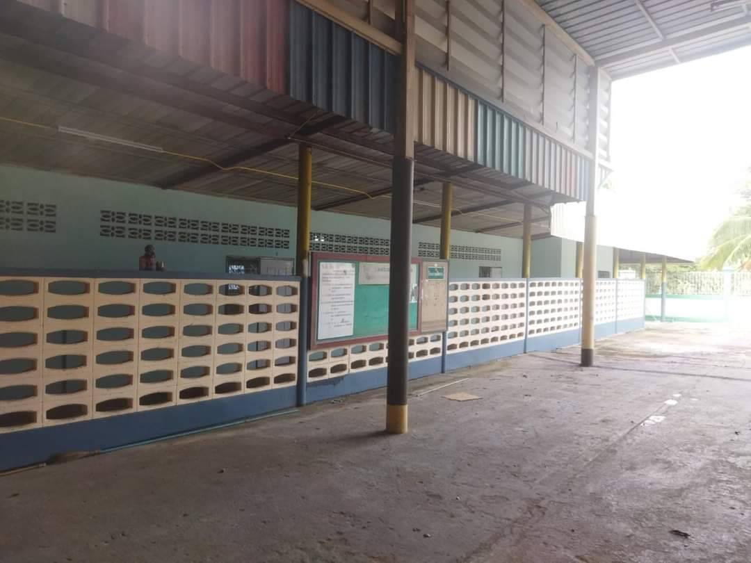 ให้เช่าโกดังปากซอย คลองหกตะวันตก27 ขนาดที่ดิน600ตรว. เฉพาะพื้นที่โกดังและด้านข้างโกดัง เนื้อที่1,033ตรม. (ไม่รวมสโตร์ ออฟฟิศและจุดอื่นๆ)