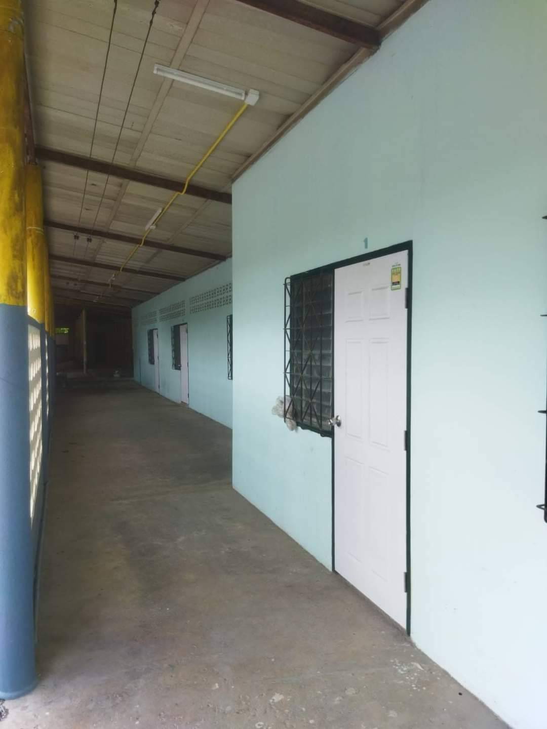 ให้เช่าโกดังปากซอย คลองหกตะวันตก27 ขนาดที่ดิน600ตรว. เฉพาะพื้นที่โกดังและด้านข้างโกดัง เนื้อที่1,033ตรม. (ไม่รวมสโตร์ ออฟฟิศและจุดอื่นๆ)