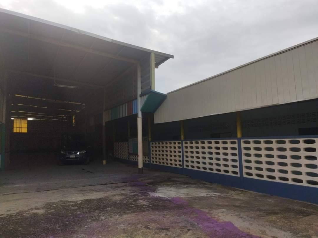 ให้เช่าโกดังปากซอย คลองหกตะวันตก27 ขนาดที่ดิน600ตรว. เฉพาะพื้นที่โกดังและด้านข้างโกดัง เนื้อที่1,033ตรม. (ไม่รวมสโตร์ ออฟฟิศและจุดอื่นๆ)