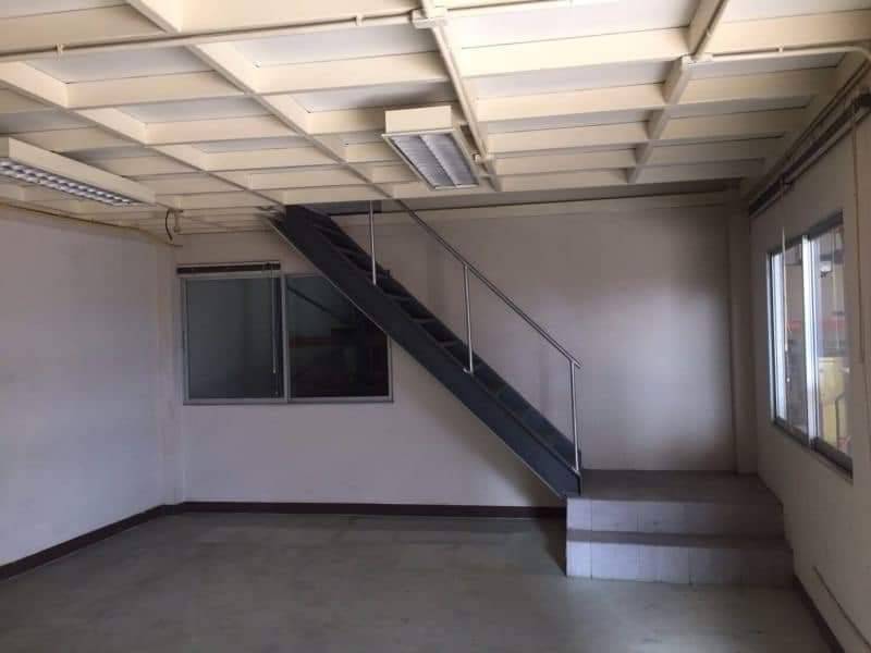 โกดังให้เช่า (ว่างธันวาคมนี้)พัฒนาการซอย 34 พื้นที่โกดัง 400 ตรม. ออฟฟิศ 2 ชั้น ห้องเก็บสินค้า แล็ควางสินค้า และรถโฟล์คลิฟท์