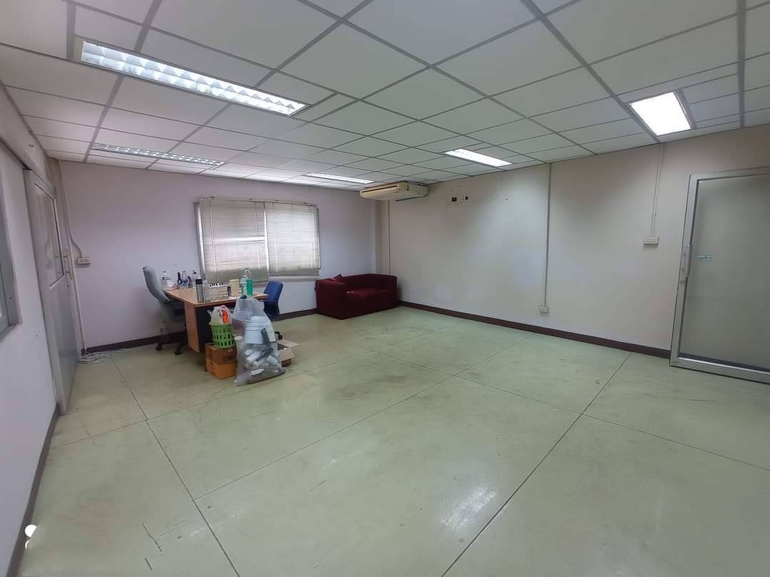 โกดังให้เช่า (ว่างธันวาคมนี้)พัฒนาการซอย 34 พื้นที่โกดัง 400 ตรม. ออฟฟิศ 2 ชั้น ห้องเก็บสินค้า แล็ควางสินค้า และรถโฟล์คลิฟท์