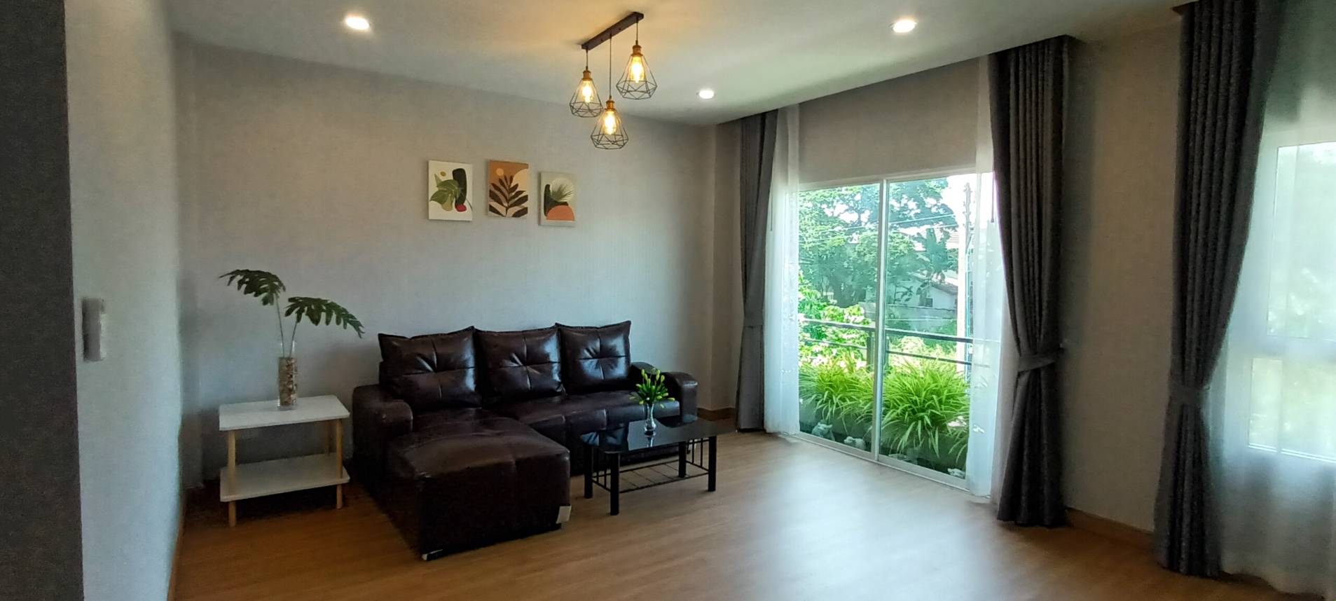 ขาย/เช่า ทาวน์โฮมหรู 3 ชั้น เนื้อที่ 50 ตรว. พื้นที่ใช้สอย 300 ตรม. 5 นอน 4 น้ำ 2 ห้องอเนกประสงค์ใหญ่ แอร์ 7 เครื่อง เฟอร์ครบ
